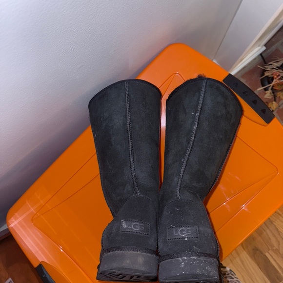 Uggs - Picture 5 of 5